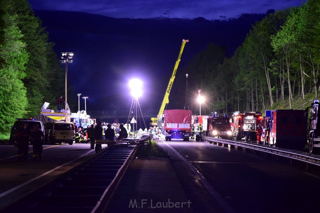 VU Gefahrgut LKW umgestuerzt A 4 Rich Koeln Hoehe AS Gummersbach P655.JPG - Miklos Laubert